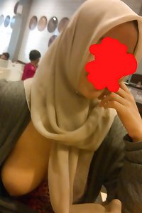 indonesia- jilbab tudung narsis di tempat umum